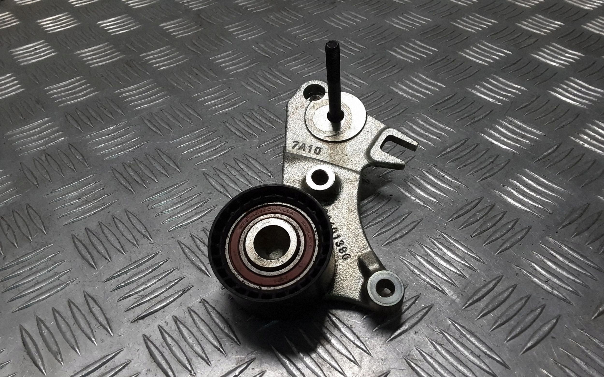Tenditore cinghia alternatore Volvo V60 31401396 image 2