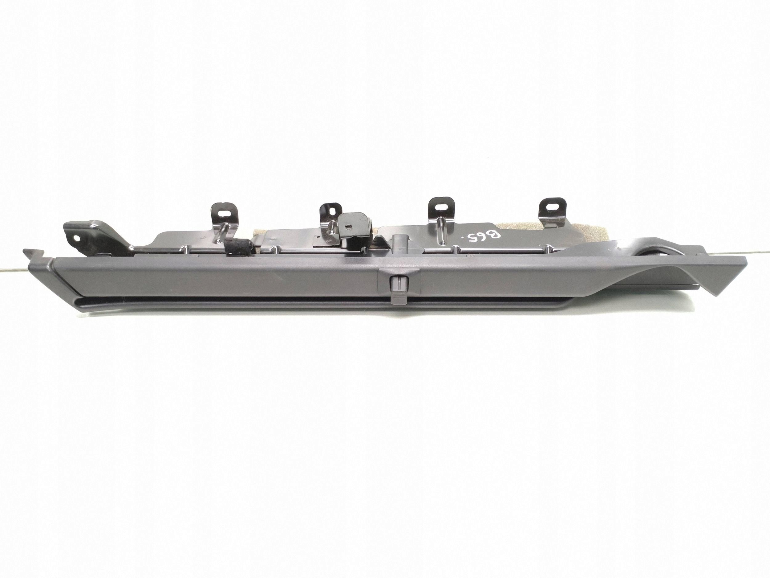Mercedes-Benz C W204 kattorullaverhon kiinnike OEM A2048600224
