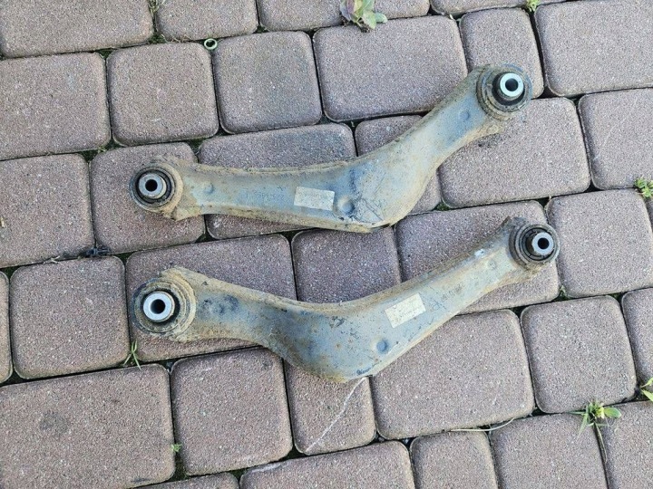 Takavarsi taka oikea poikittainen jousitus Opel Insignia A 22940357