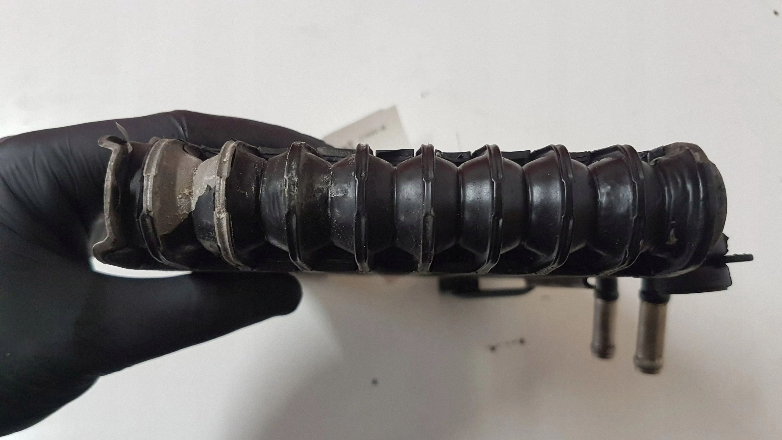 Polttoainejäähdytin OEM JUT126612 Toyota Avensis T270
