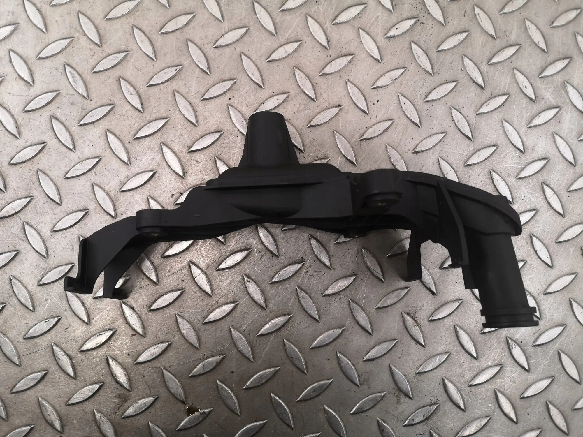 Mercedes-Benz Oljefilterrör OEM A6511801451 image 3