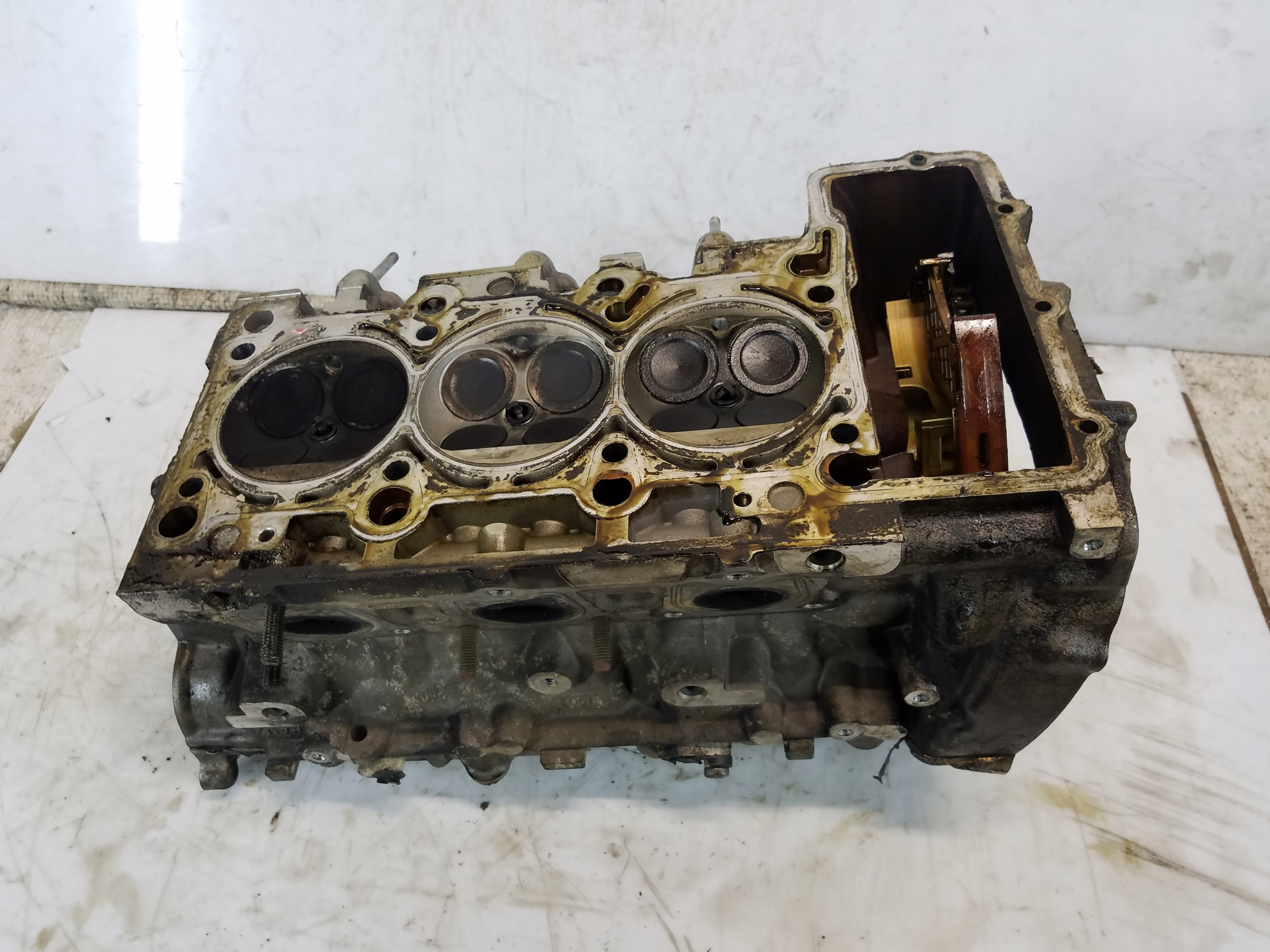 Testa destra AUK Audi A4 B7 3.2 FSI 06E103374B image 2