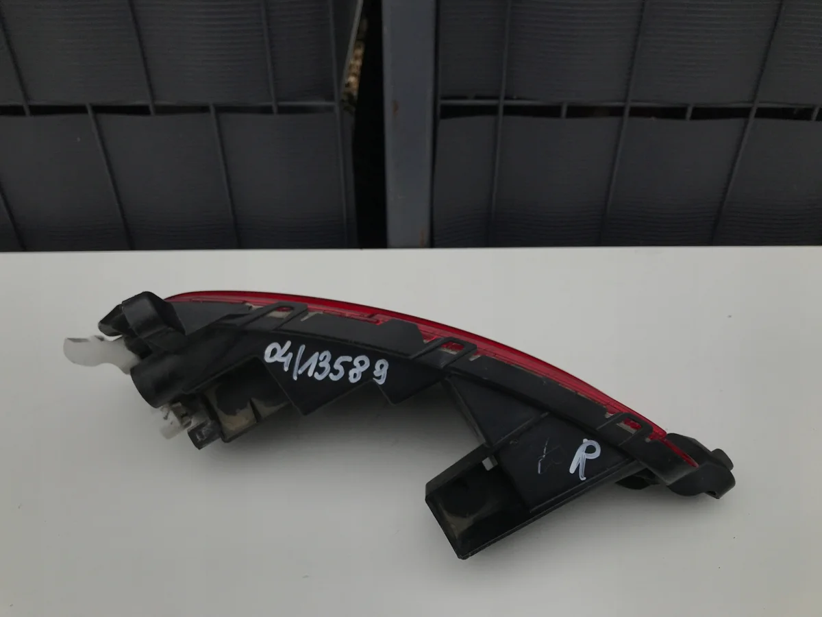 Mazda CX-5 KF Rückstrahler Stoßfänger hinten image 3