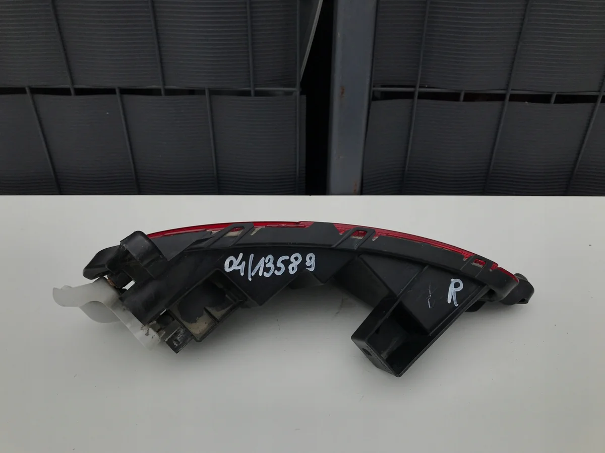 Mazda CX-5 KF Rückstrahler Stoßfänger hinten image 5