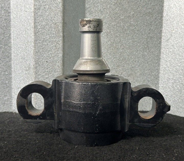 Cab Suspension Bracket Right DAF OE [2139626]