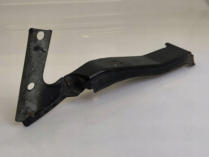 Kotflügelhalter Audi A5 8T 8F 8T082113