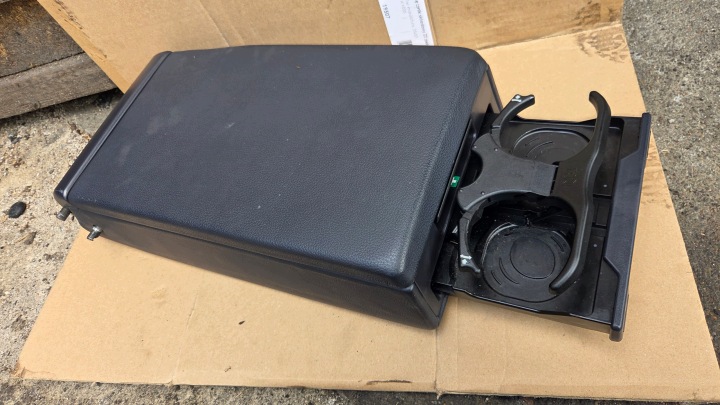 Takaotsin Audi A4 B6 B7 Avant Sedan Cupholder Granaatti Nahka