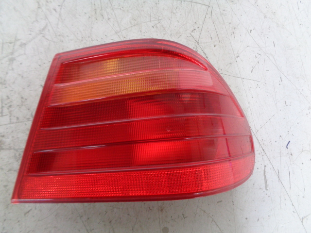 MERCEDES E W210 achterlicht rechts A2108204464 + lampfitting