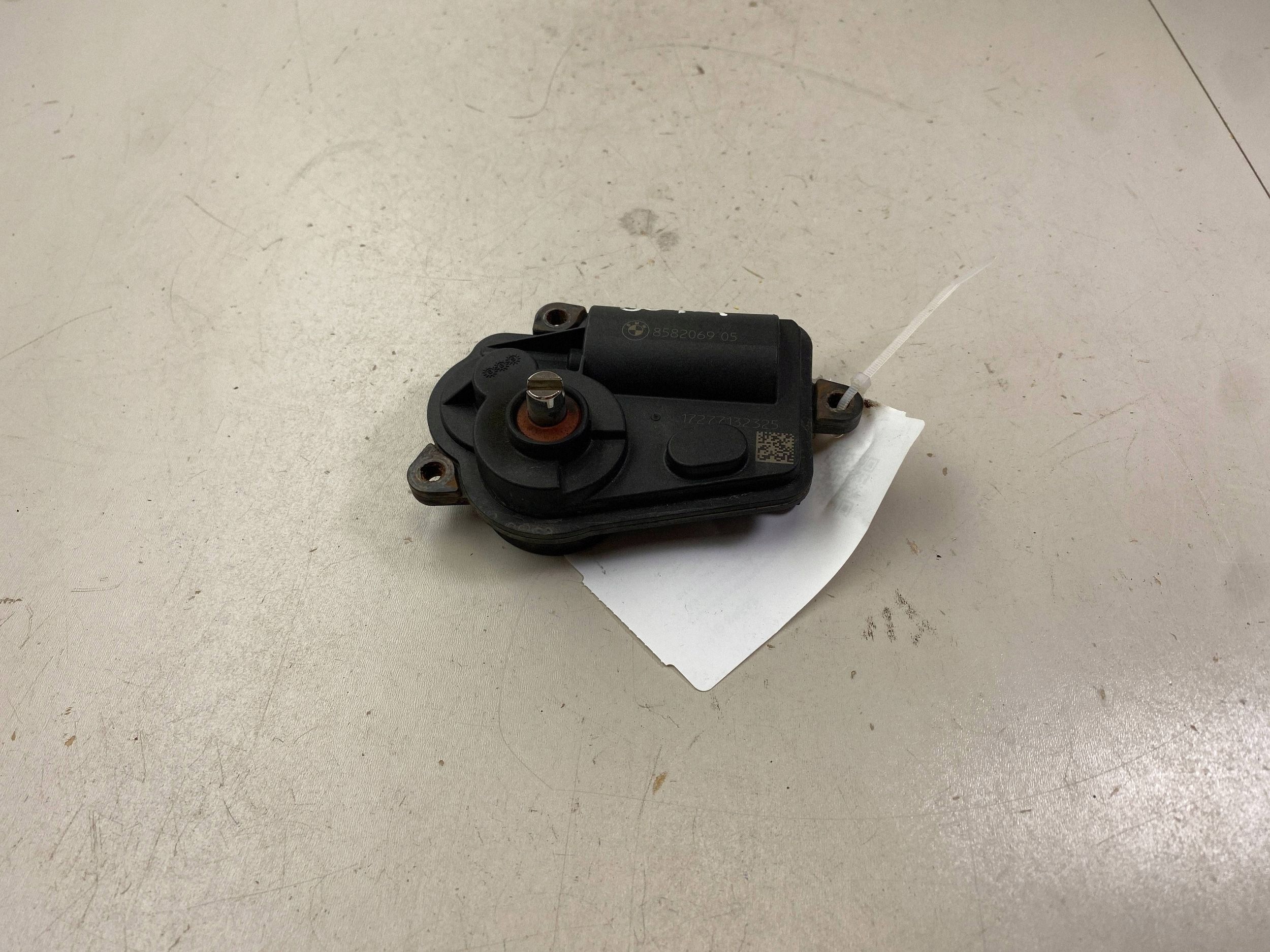 Motor de compuerta BMW OE 8582069 para Serie 5 G30 Diésel image 3