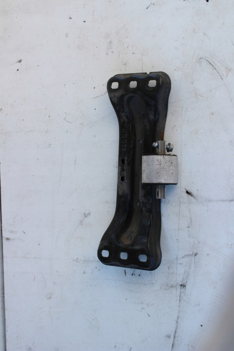 Vaihteiston kiinnike Mercedes C W205 2052401802