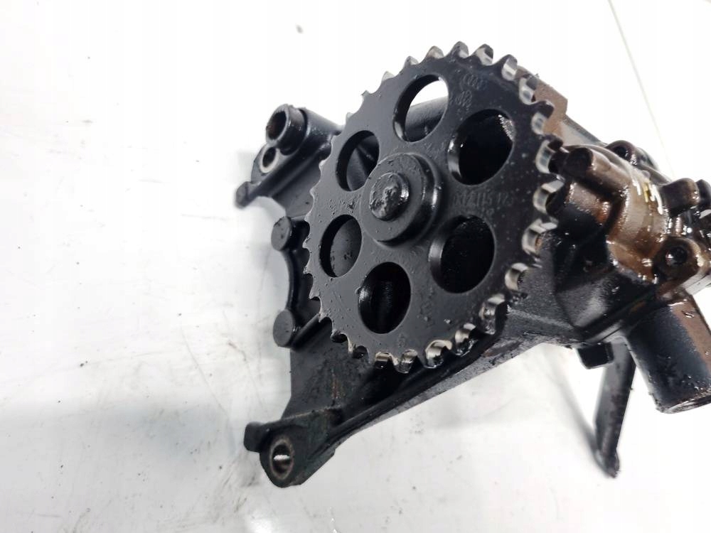 Skoda Octavia Pompa olio 1997 1.6L 032115109B