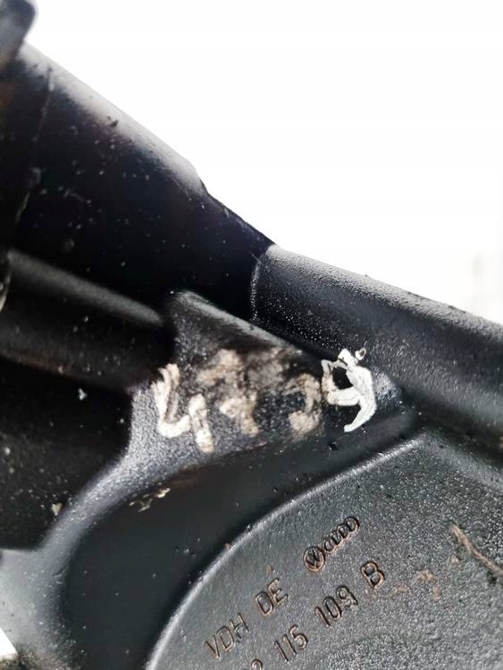 Skoda Octavia Ölpumpe 1997 1.6L 032115109B image 4
