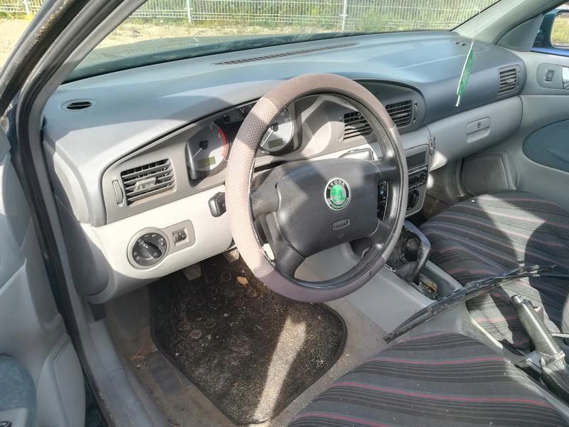Skoda Octavia Ölpumpe 1997 1.6L 032115109B image 10