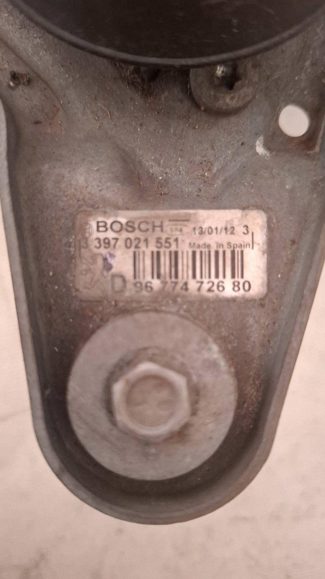 Oikea pyyhkijän moottori Peugeot 508 I 9677472680