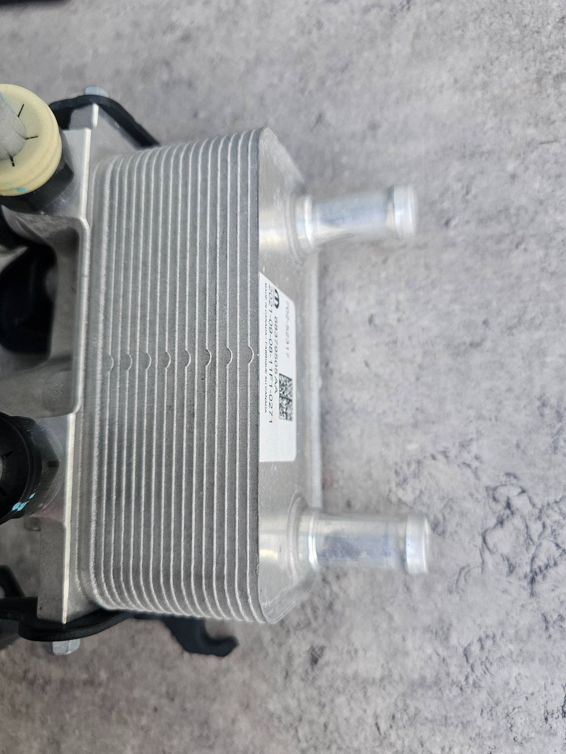 Arrefecedor de óleo OEM 68379505AA para Jeep Grand Cherokee image 3