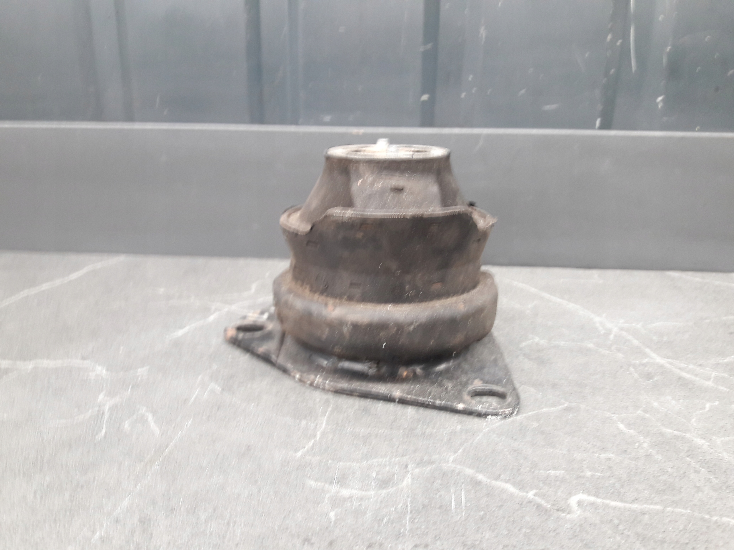 Palier moteur VW Polo 6N0199262G image 3