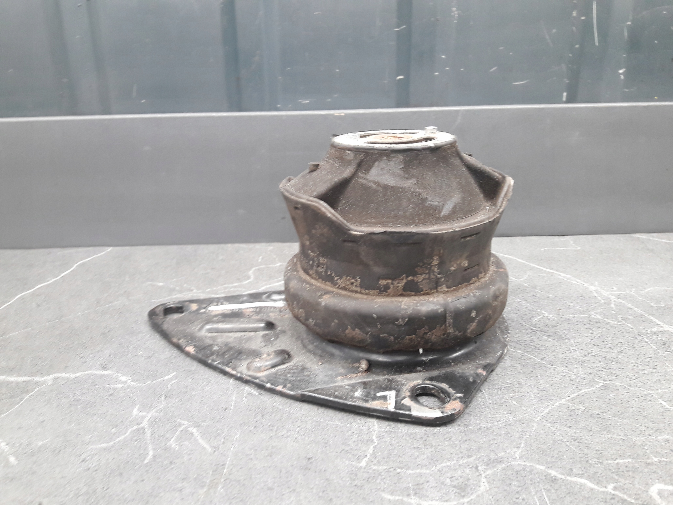 Palier moteur VW Polo 6N0199262G image 4