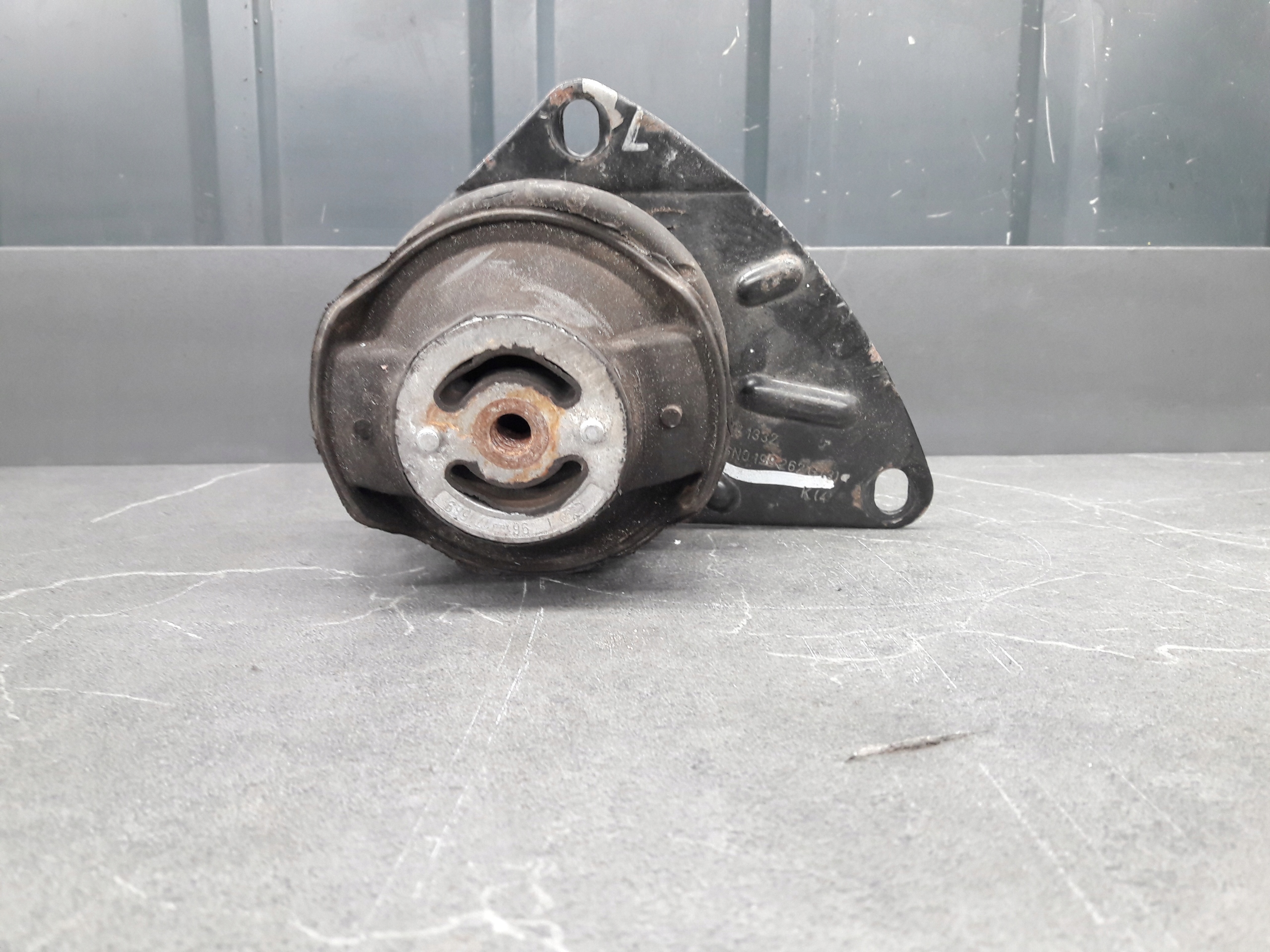 Palier moteur VW Polo 6N0199262G image 6