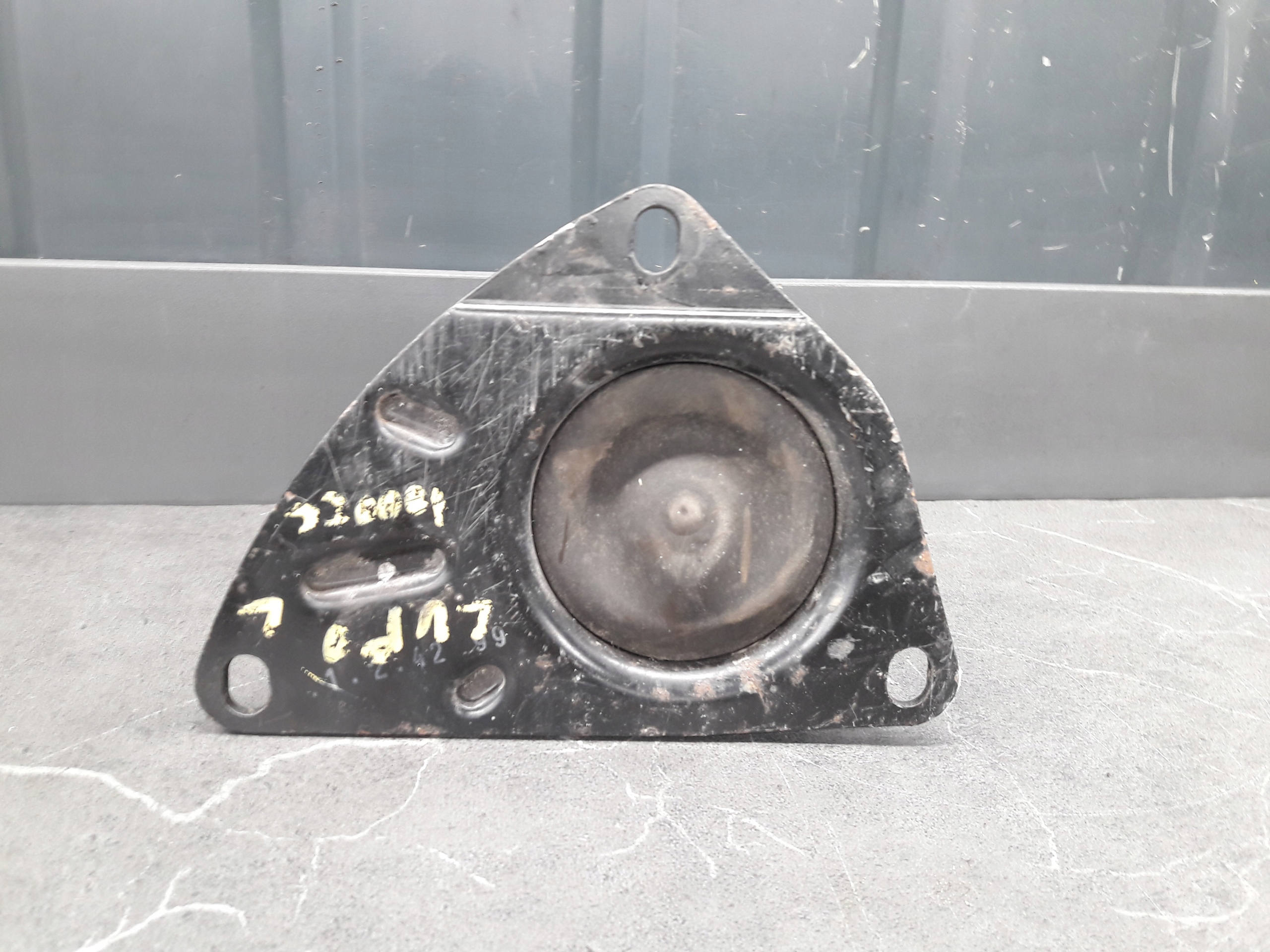 Palier moteur VW Polo 6N0199262G image 7