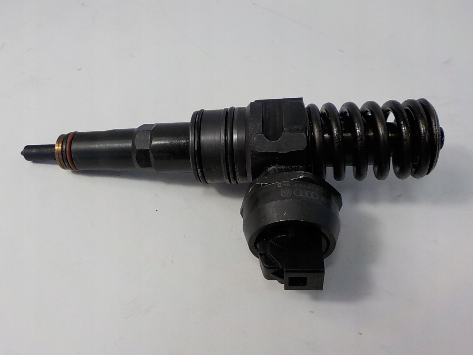 Pesupumppu OEM 038130073GX VW Golf V:lle