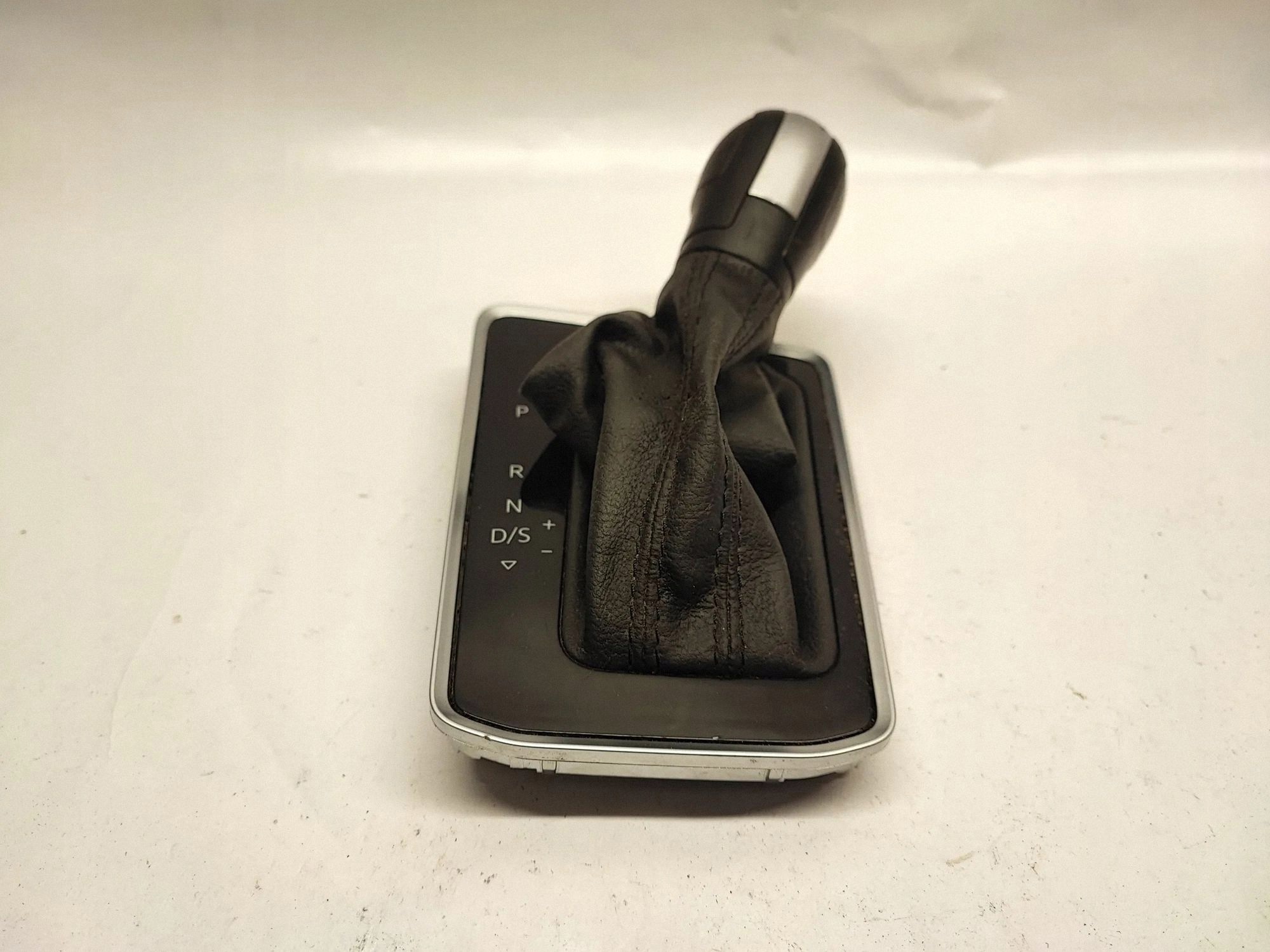 VW Vaihteenvalitsimen nuppi OEM 17B713203 JETTA MK7 2019