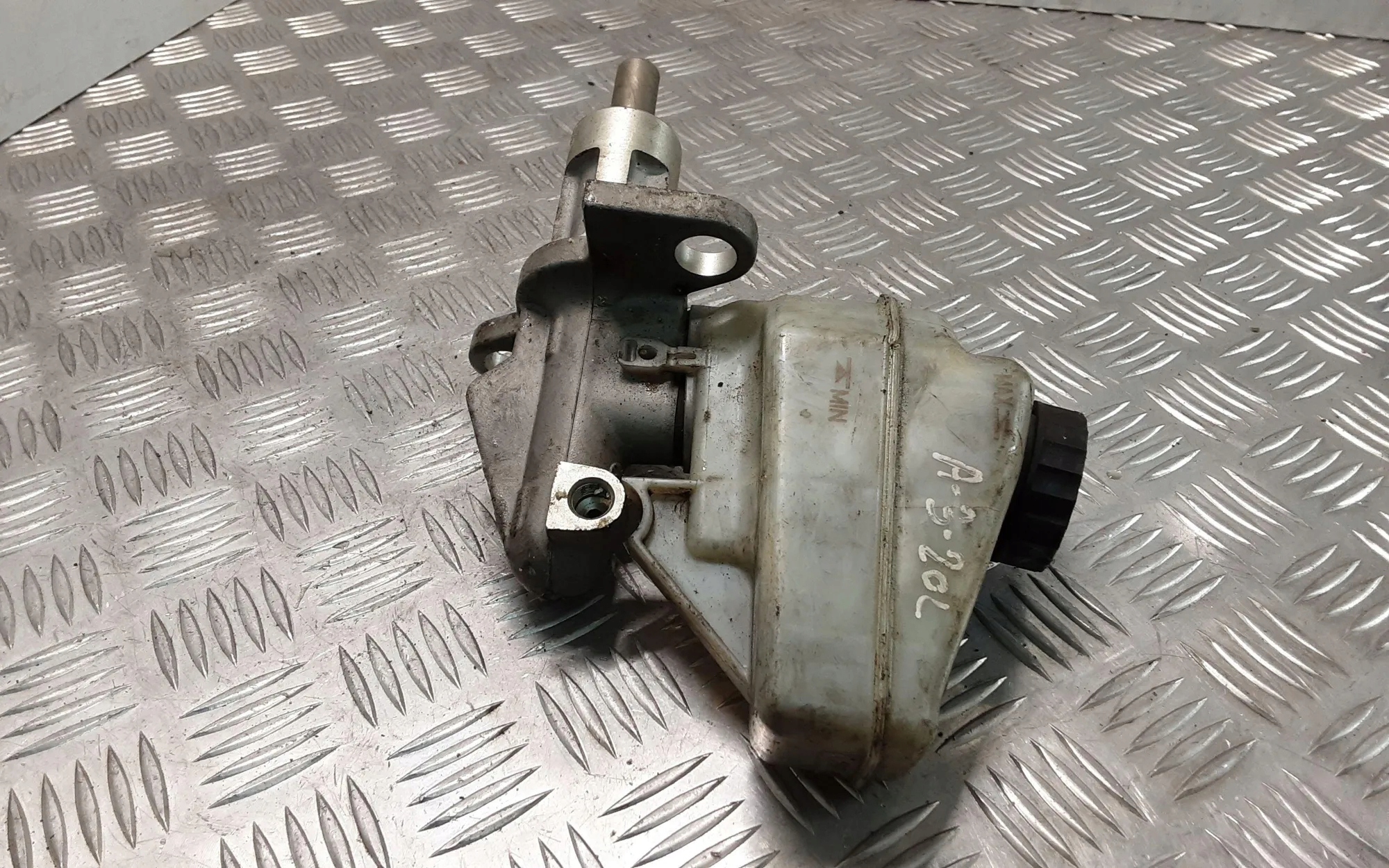 Cilindro de travão SEAT OEM 1K2611301B - Usado image 4