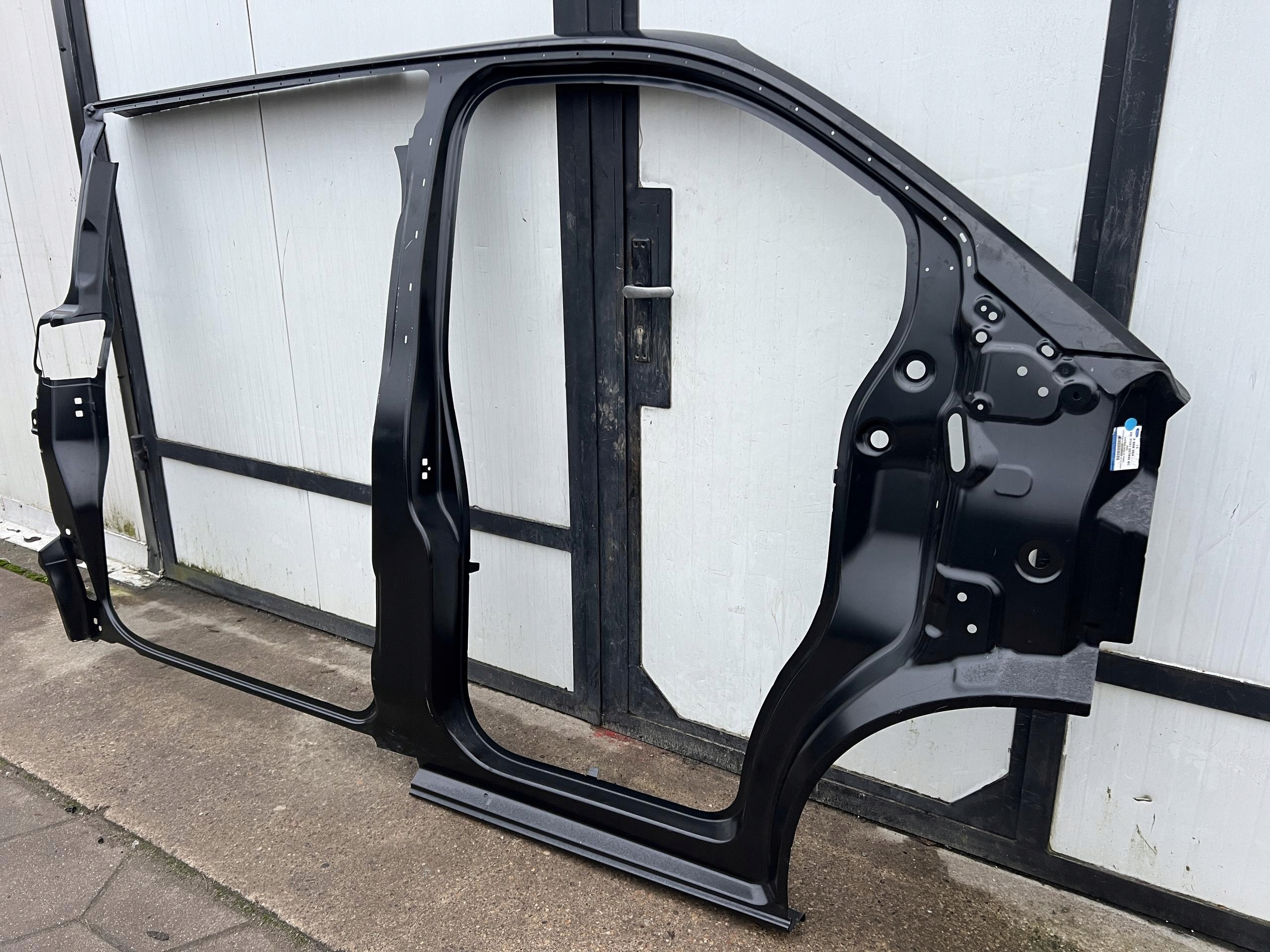FORD TRANSIT CUSTOM MK2 SISUSTA PILARI KYN NYT OIKEA 2023 image 3