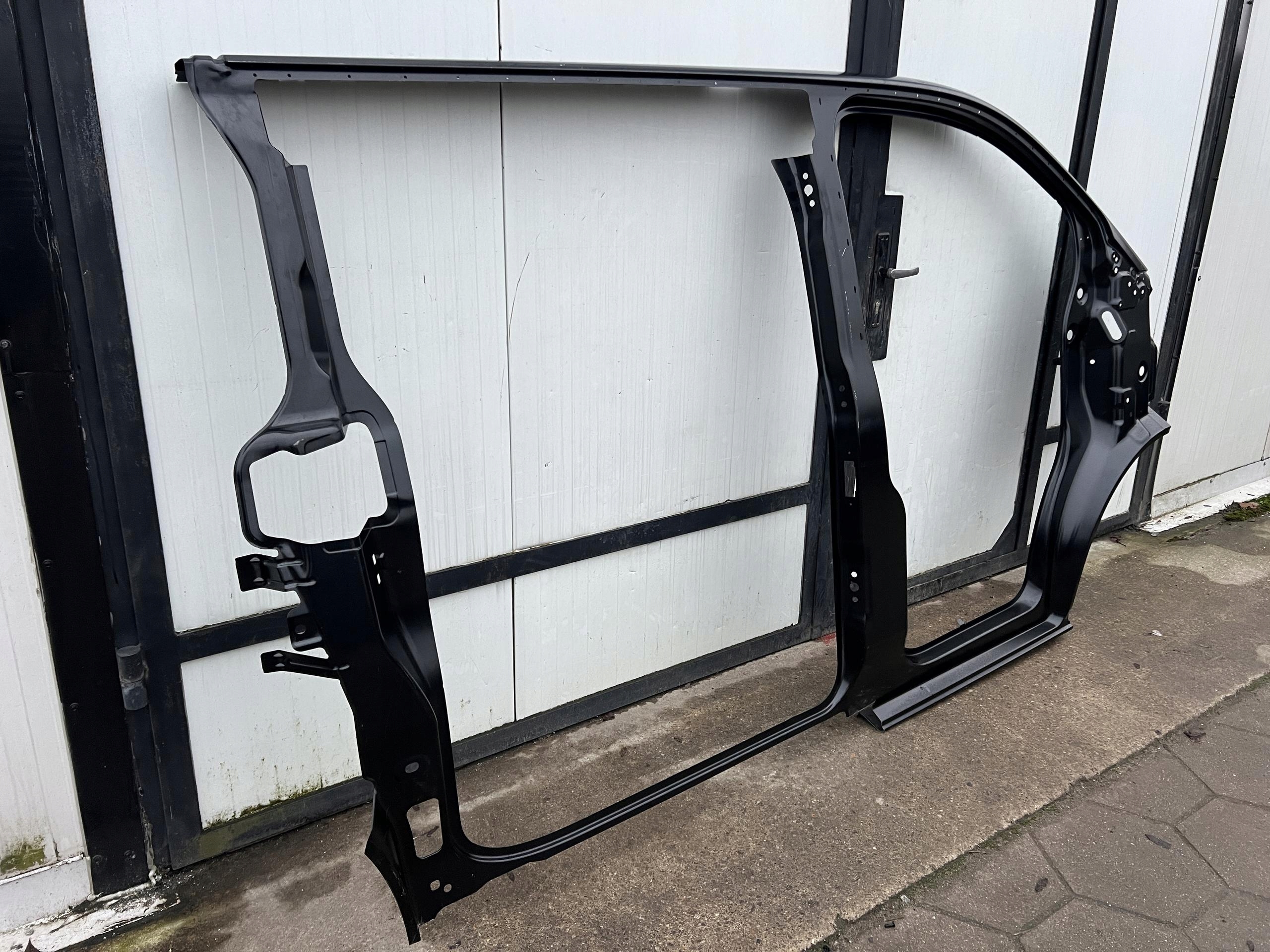 FORD TRANSIT CUSTOM MK2 SISUSTA PILARI KYN NYT OIKEA 2023 image 5