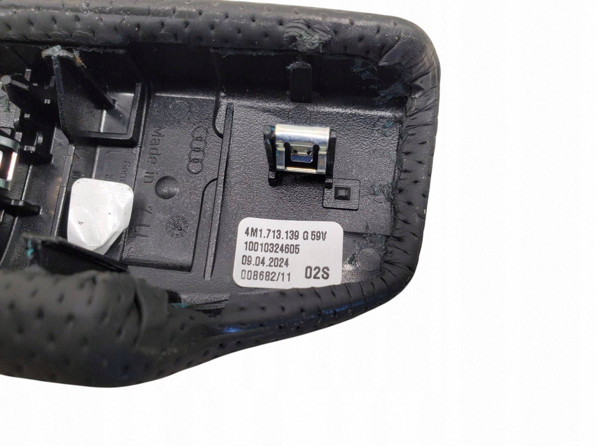 Pomo de mudanças Audi OEM 4M1713139G - Usado image 8