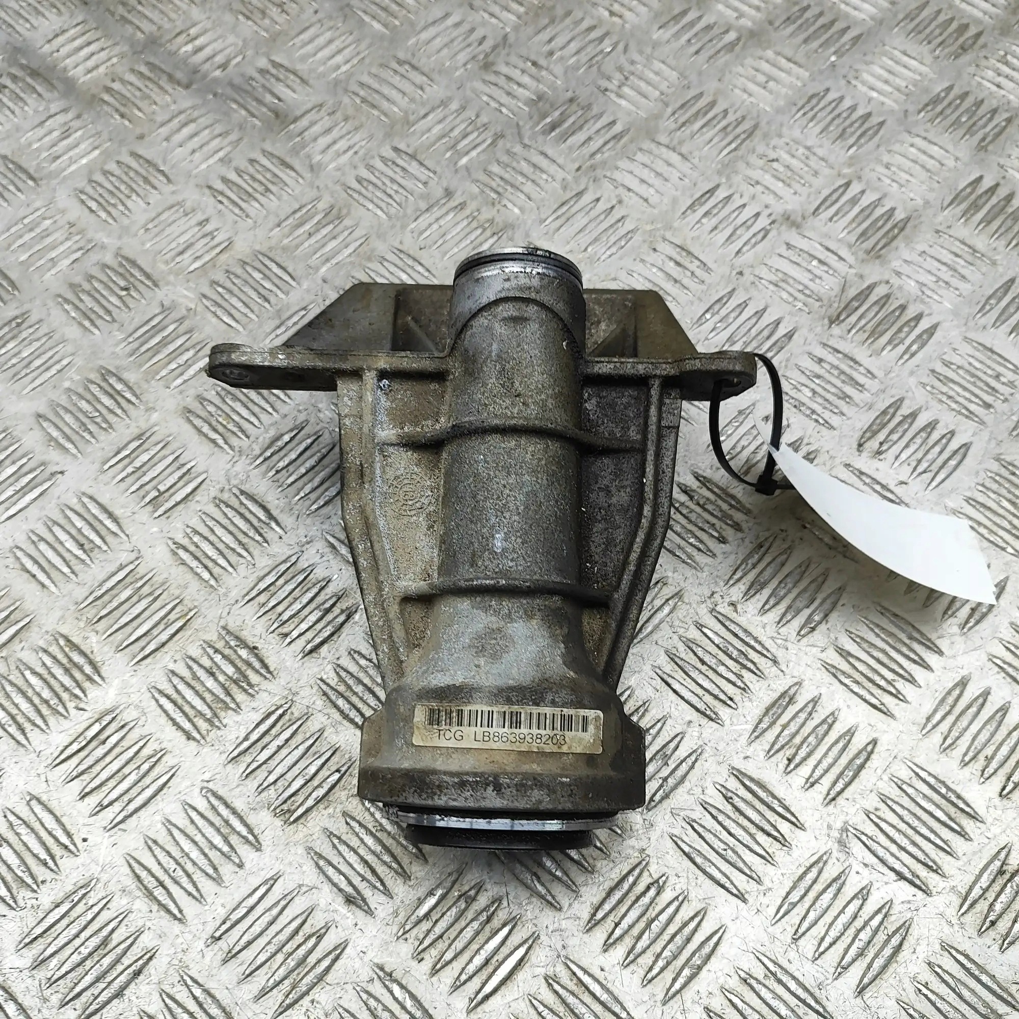 BMW OEM 8639383 8639382 Front Right Half Shaft Bracket