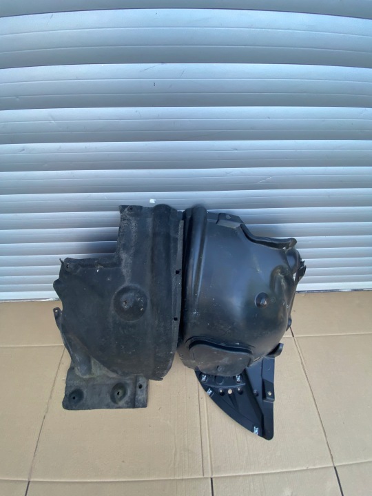 BMW X3 F25 X4 F26 etulokasuoja oikea 7213642 7213644 alkuperäinen