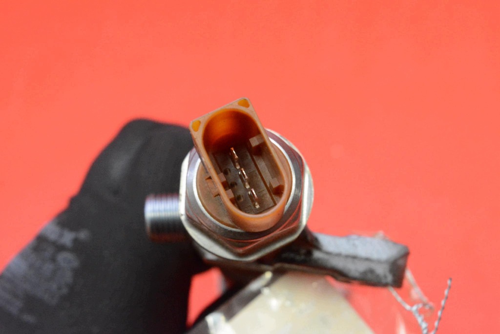 Régulateur pression carburant OEM 03L130089J VW image 7