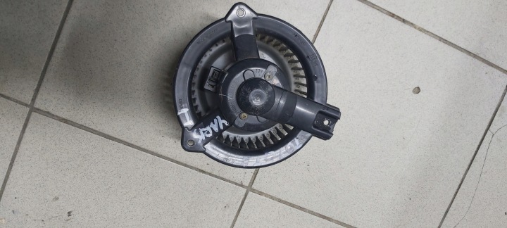 TOYOTA YARIS I ILMANPUHALLIN 99-05 DENSO OE 194000-1210