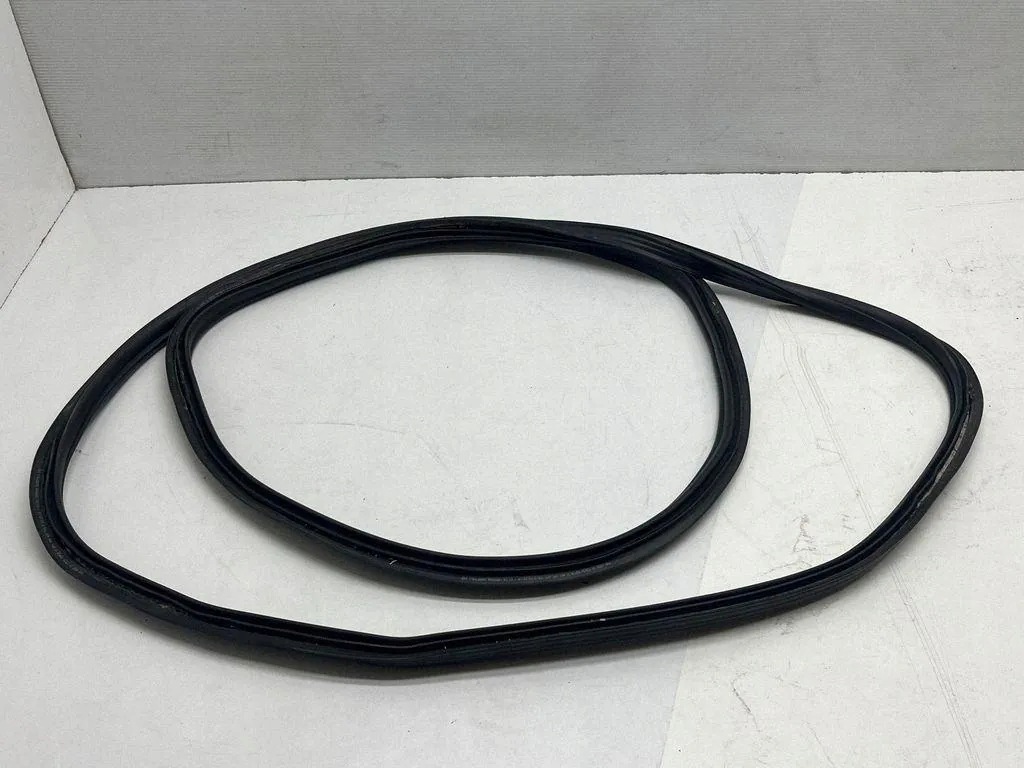 Porsche Cayenne 7P5 kori tiiviste OEM 7P5827705G image 2