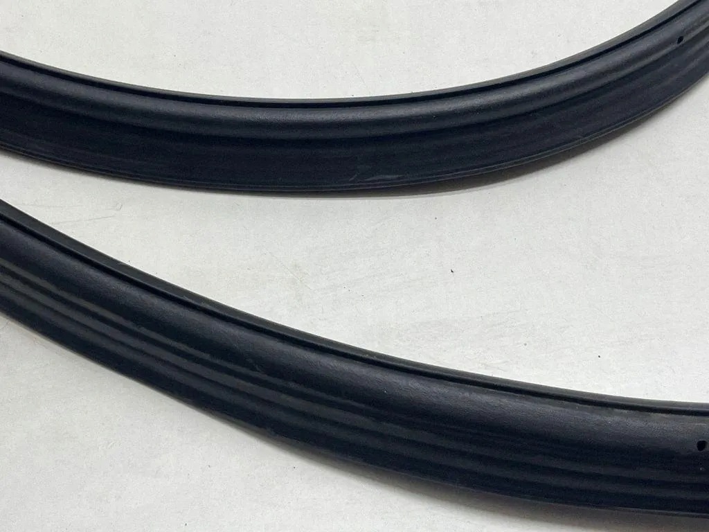 Porsche Cayenne 7P5 kori tiiviste OEM 7P5827705G image 3