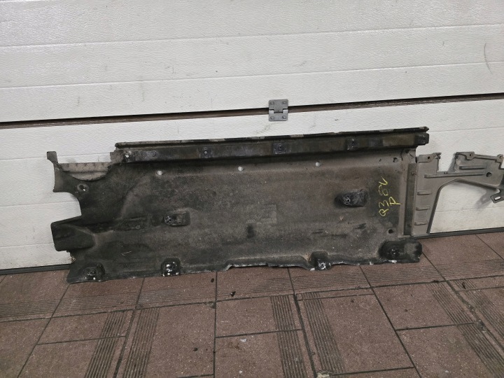 AUDI Q3 8U Unterbodenschutz rechts 8U0825208