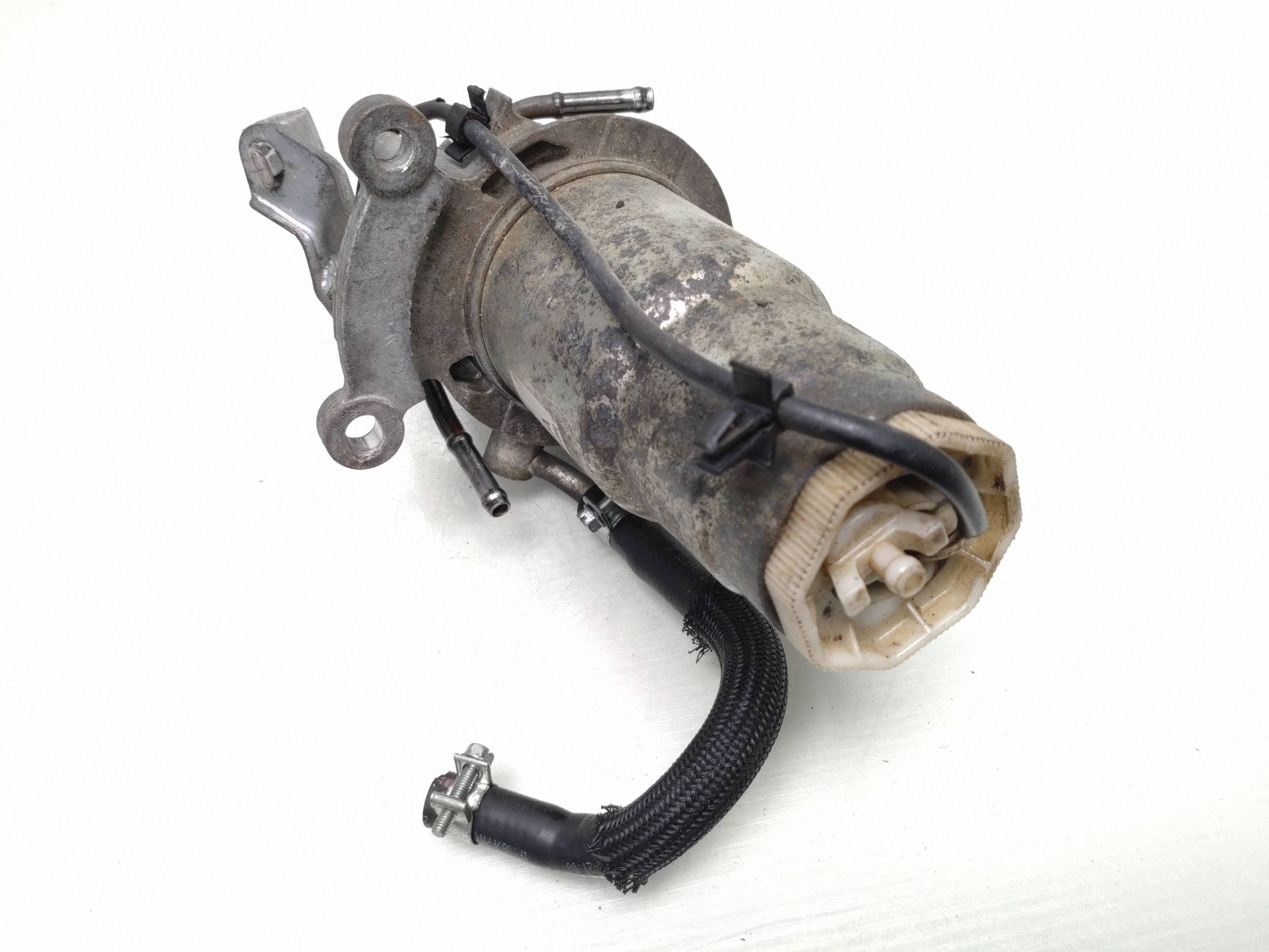 Toyotan Polttoainesuodatin Kotelo OEM 23390YZZHA - Käytetty