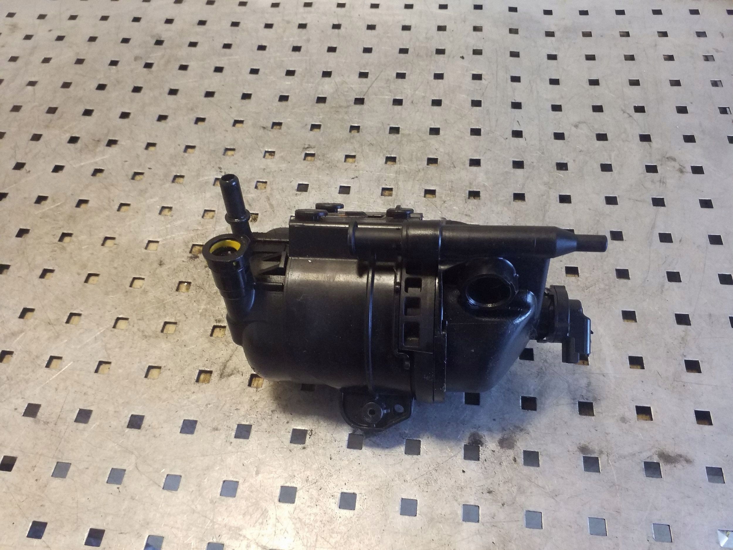 Bränslefilterhus OEM GX739B072 för Jaguar XF image 3