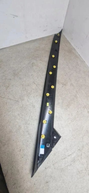Kia EV6 Vindrutslist Höger OEM 86260-CV000 image 3