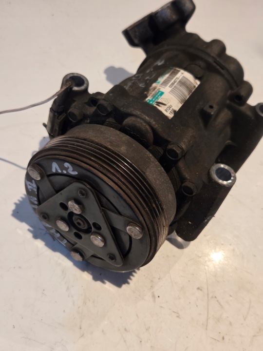 Thalia II 12r A/C Compressor 1.2 16v D4F 8200840770-a