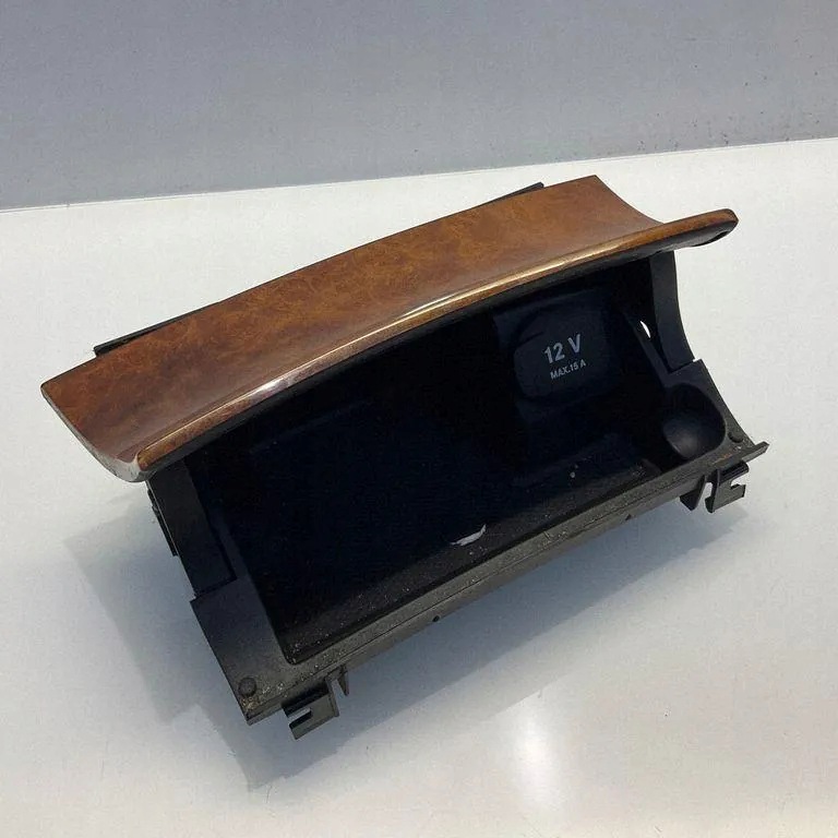 Mercedes CLS W219 Tuhkakuppi Konsoli Koriste OEM 2116802852