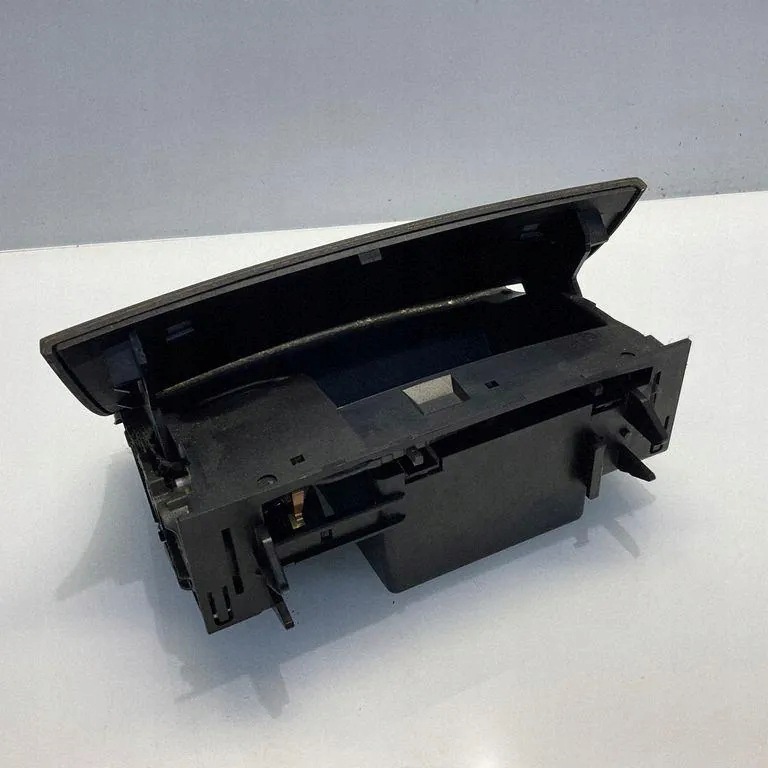Cendrier Mercedes CLS W219 Garniture Console OEM 2116802852 image 3