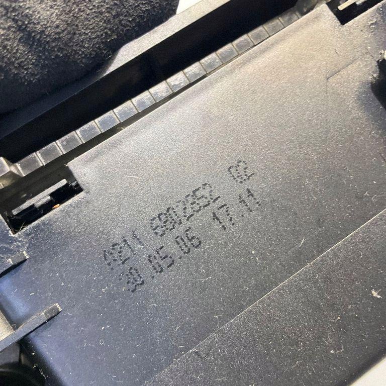 Cendrier Mercedes CLS W219 Garniture Console OEM 2116802852 image 4