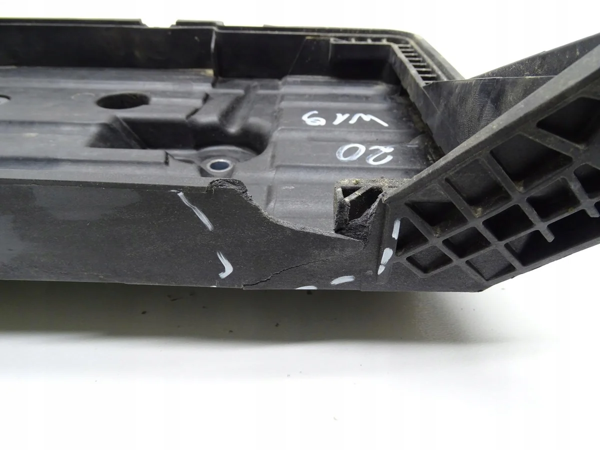 Batteriehalterung Audi Q2 81A 5Q0915321J image 6