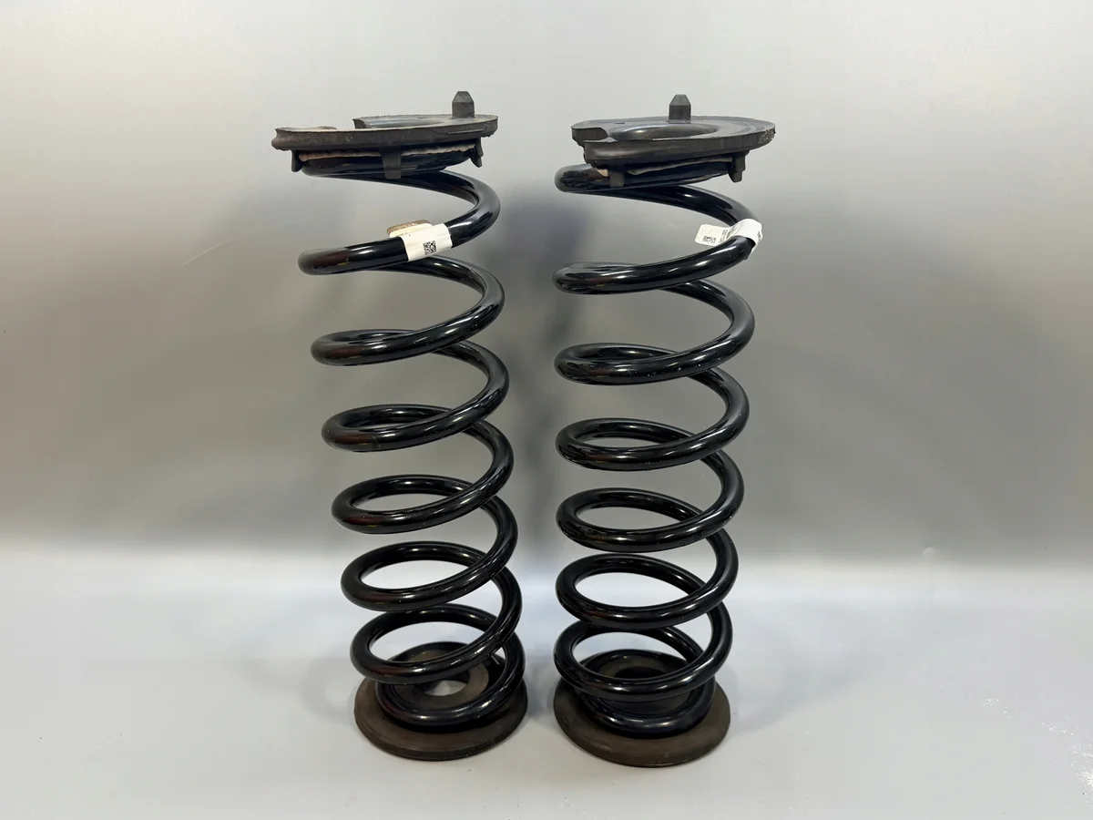 Mola Suspensão Traseira VW Tiguan II 1.5 Usada