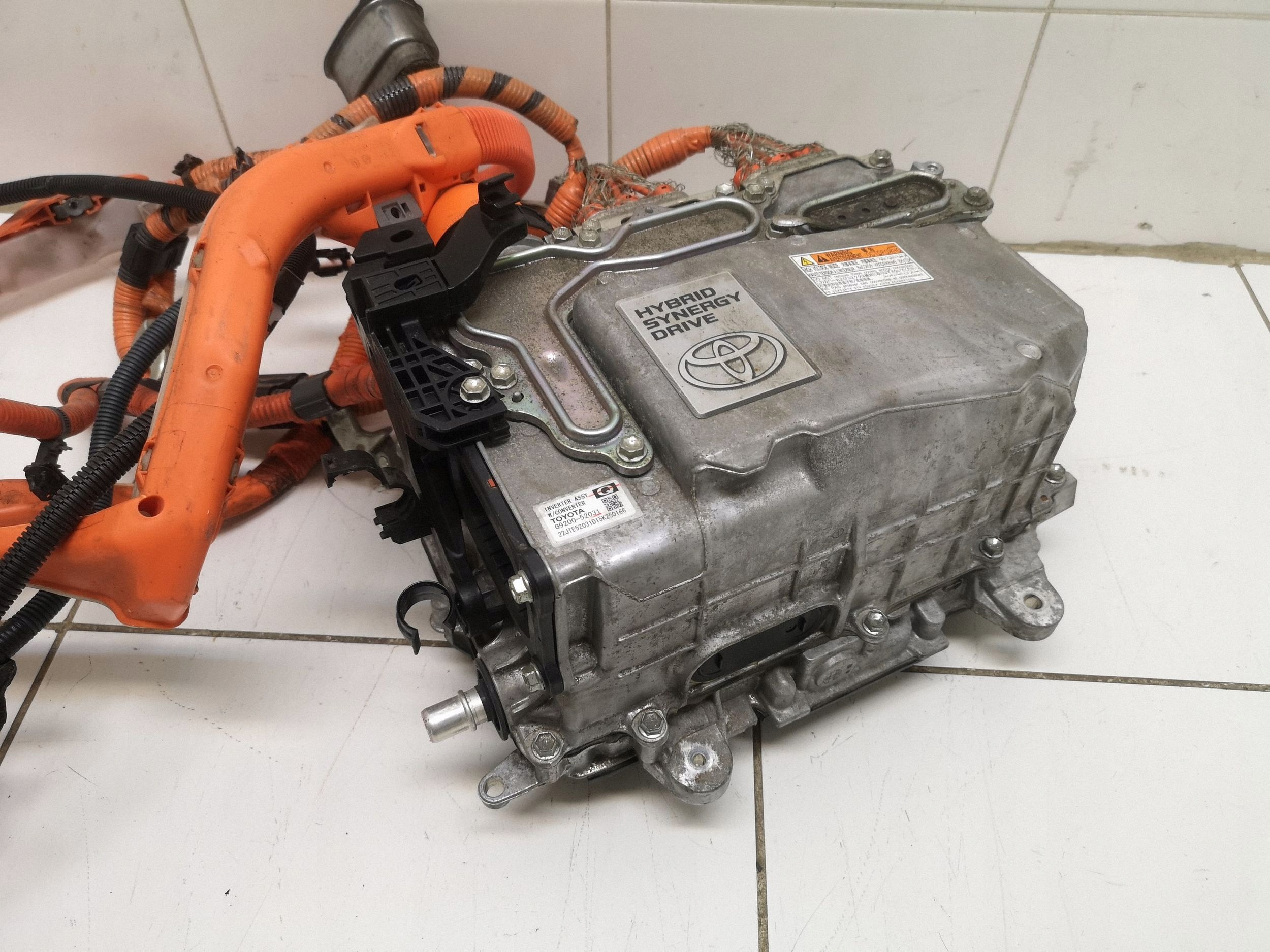 Invertteri OEM G9200-52031 Toyota Yaris III 1.5H