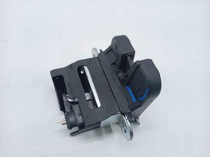 VW 5M0827505B takaluukun lukko