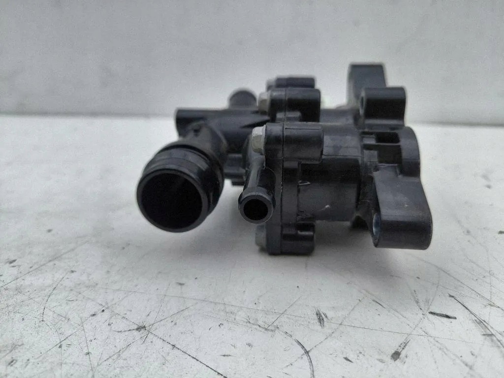 Hyundai Kona II Lämmitysventtiili OEM 2324326057 image 8