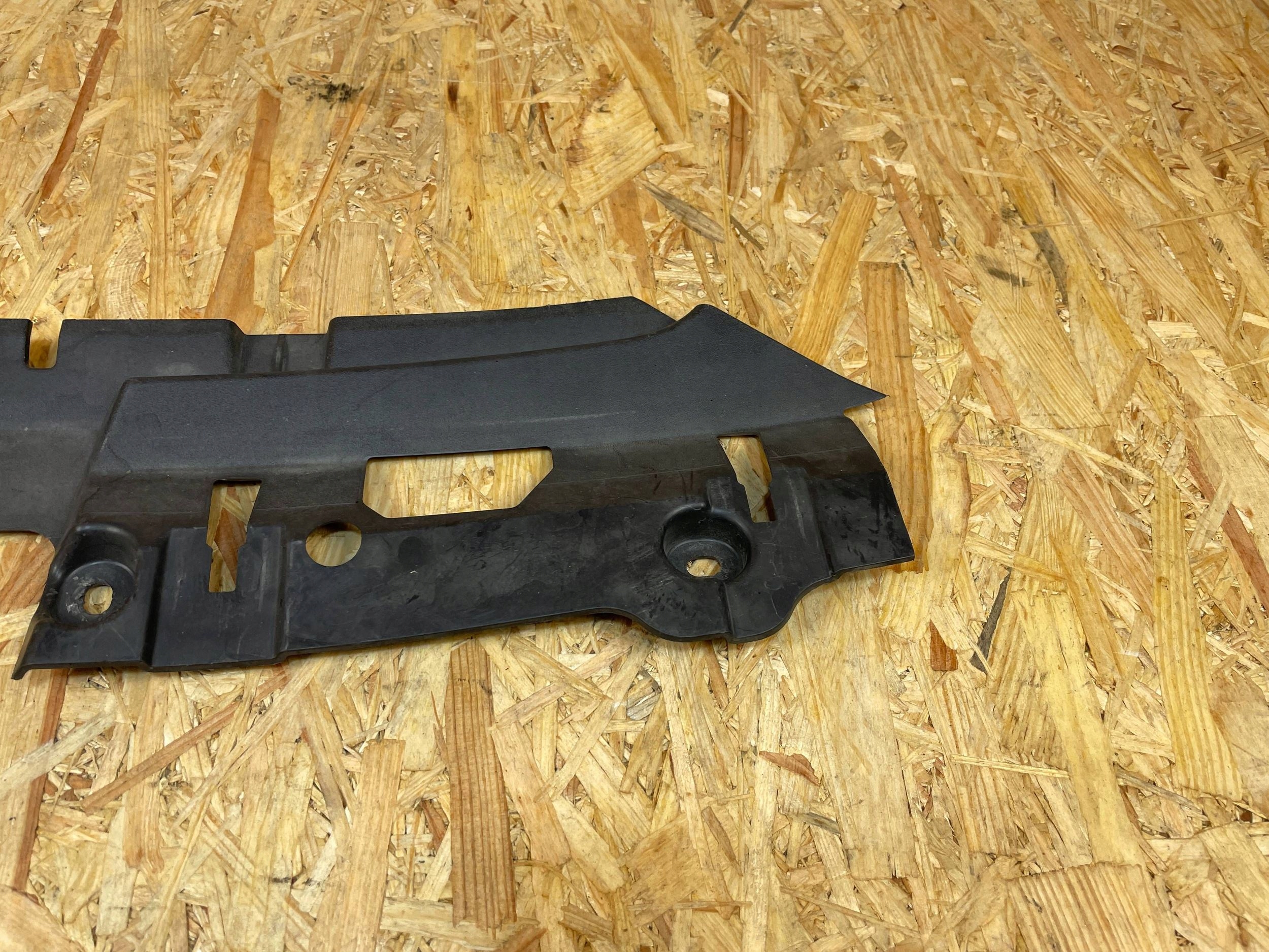 Audi e-tron Skydd frontpanel 4KE807082 image 5