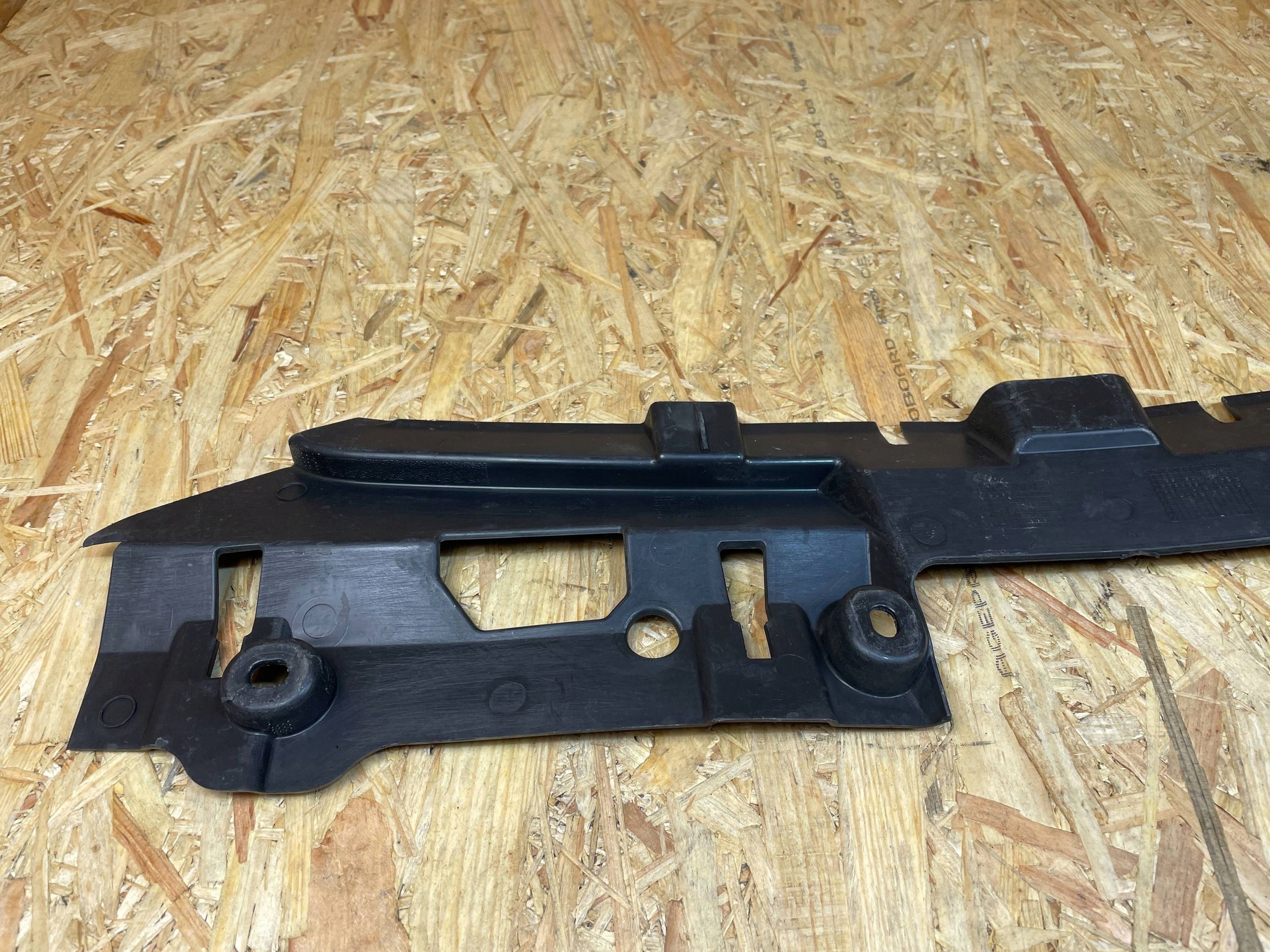 Audi e-tron Skydd frontpanel 4KE807082 image 8